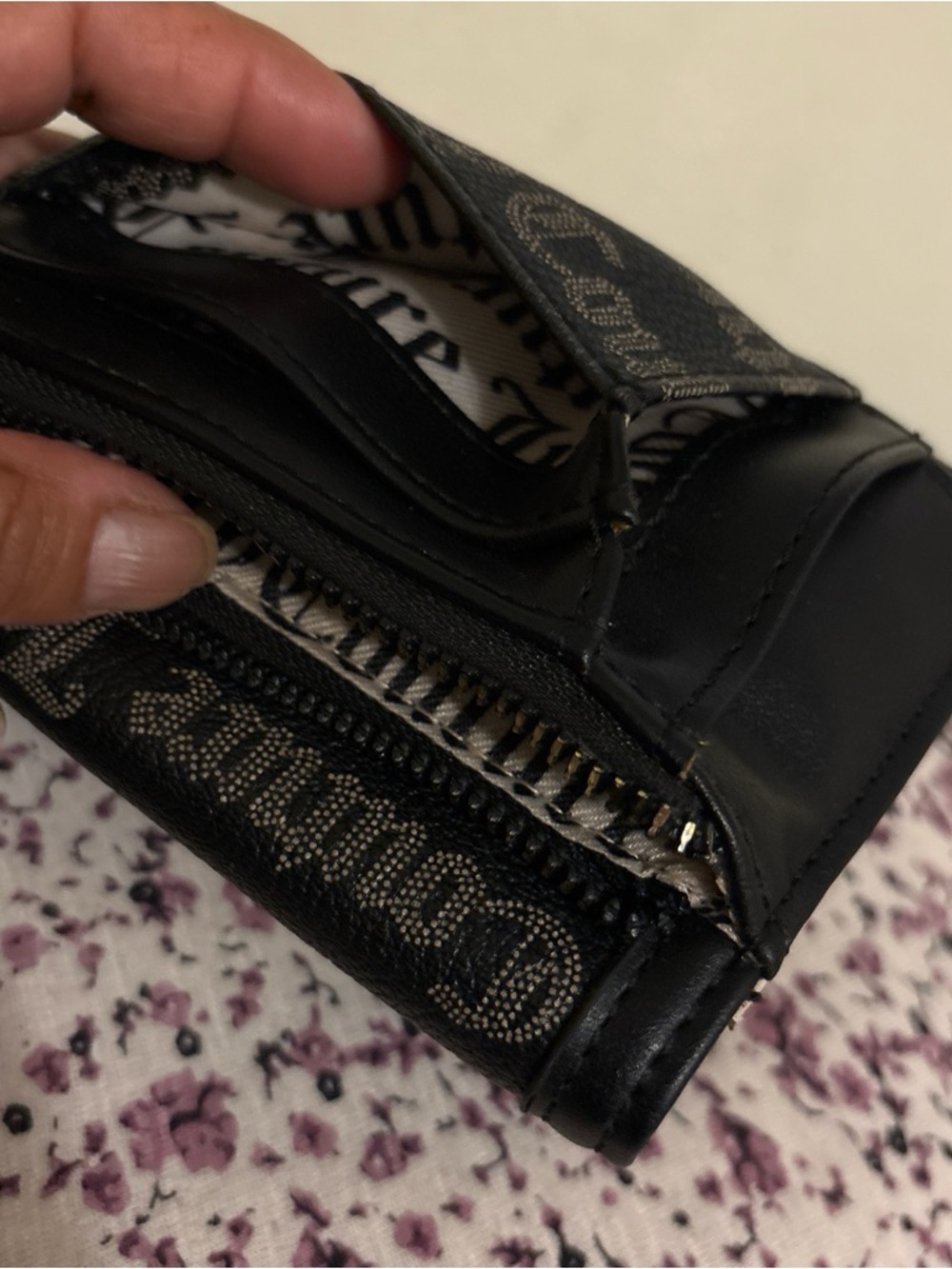Juicy Couture Black Logo Heart-Emblem Wallet - Picture 8 of 15